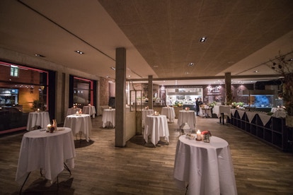 Impressionen 10 Jahre Giuseppe Pizzeria mit Stehtischen Events Giuseppe